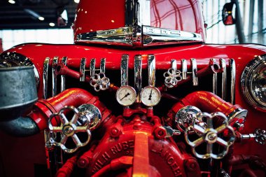 Moskova - 09 Mar 2018: Ford 798t (1947) itfaiye arabası Oldtimer-Sokolniki Fuar Merkezi Galerisi'nde sergisinde. Rusya sergi vintage arabalar ve teknik antika sadece biri.