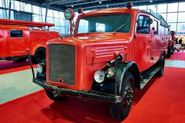 Moskova - 09 Mar 2018: Sergi Oldtimer-Galeri Sokolniki Fuar Merkezi, MAGIRUS Klockner-Deutz S3000 (1943). Rusya sergi vintage arabalar ve teknik antika sadece biri.