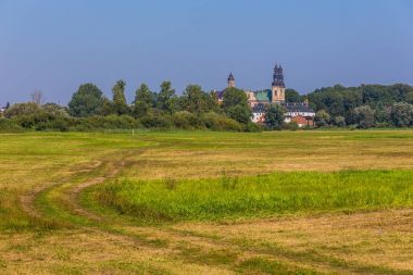 Delikanlı (Köyü), Po eski kasabada manastırda delikanlı oldu