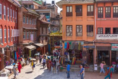 Kare Tibet toplumda yaşadığı renkli evleri