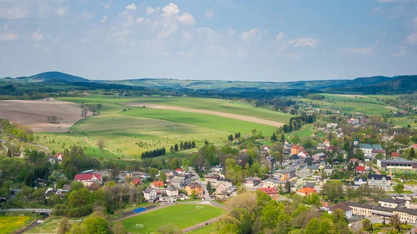 Stolowe 山の上から Szczytna 村 — ストック写真