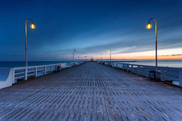 Mattina fredda al molo di Sopot — Foto Stock