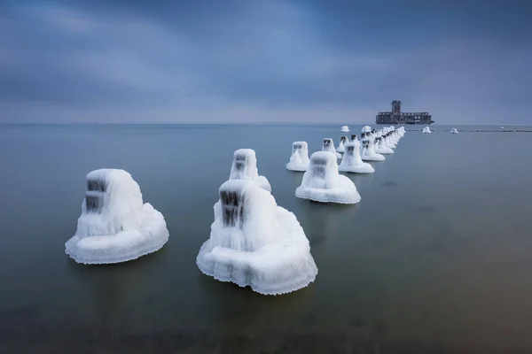 Paisaje invernal en el mar en Polonia . — Foto de Stock