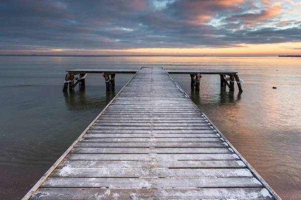 Early morning at frozen small pier in Sopot. — Stock Photo, Image