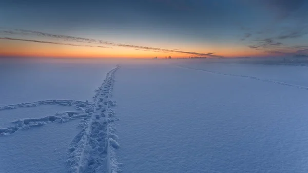 Paisagem de inverno na baía congelada de Puck . — Fotografia de Stock