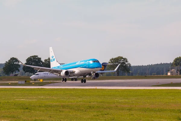 Plane line KLM landing on Lech Walesa Airport — Stock Photo, Image