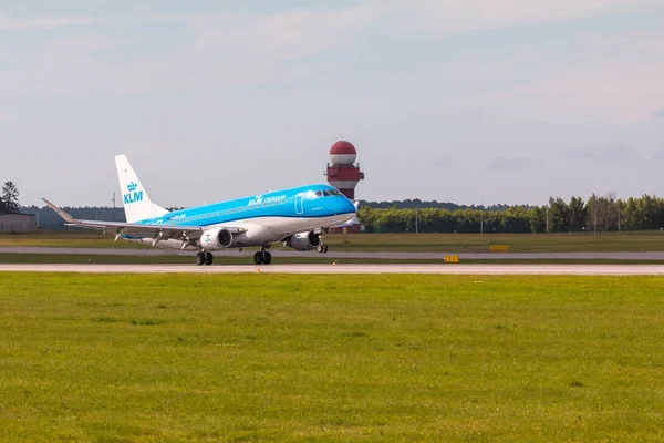 Plane line KLM landing on Lech Walesa Airport — Stock Photo, Image