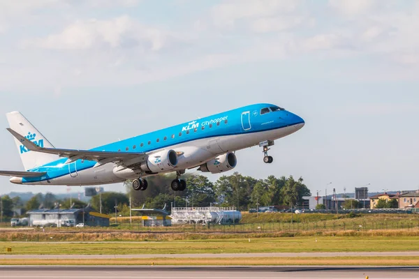 Plane line KLM taking off from the Lech Walesa Airport — Stock Photo, Image