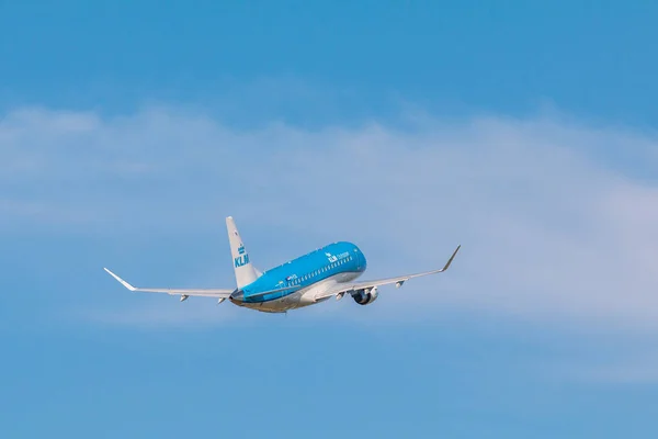 Plane line KLM taking off from the Lech Walesa Airport — Stock Photo, Image