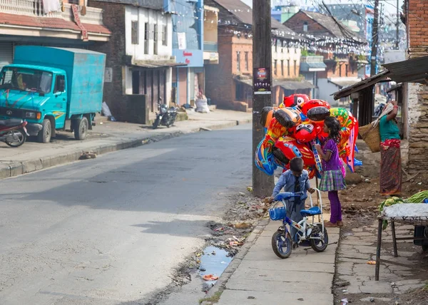 Local people on the street of Pokhara — Stock Photo, Image