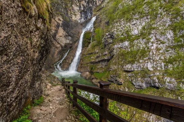 Vattenfallet Savica i nationalparken Triglav, Slovenien. — Stockfoto