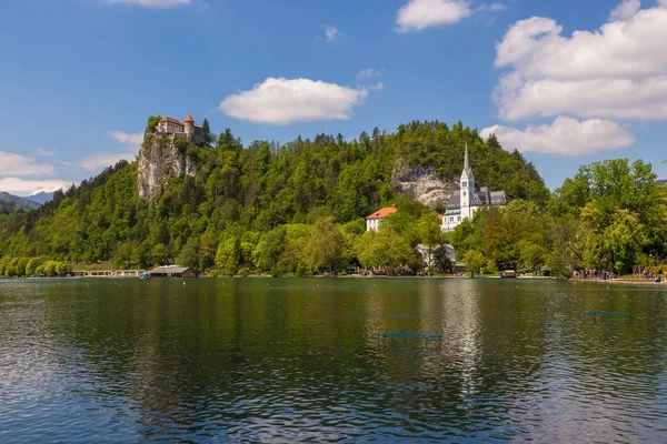 Vista del Castillo de Bled en el Lago Bled . — Foto de Stock