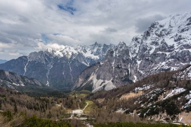 Vrsic pass civarında Alp görünümü