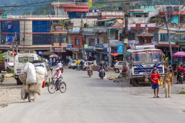 Güneşli bir günde Pokhara, Nepal, dağ köyü