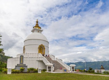 Barış Pagoda veya Shanti Stupa Pokhara, Nepal