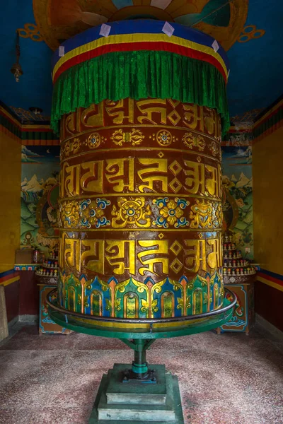 Moulins à prières tibétains dans le temple du village de Tashi Ling, Népal — Photo