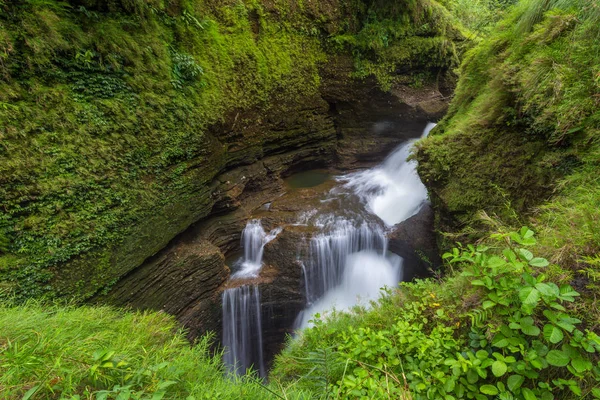 Davis Falls is a waterfall located at Pokhara in Kaski District. — Stock Photo, Image