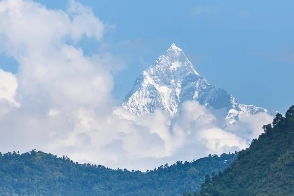 Machhapuchhre, bir balık tepe üzerinde Pokhara şeklinde. — Stok fotoğraf