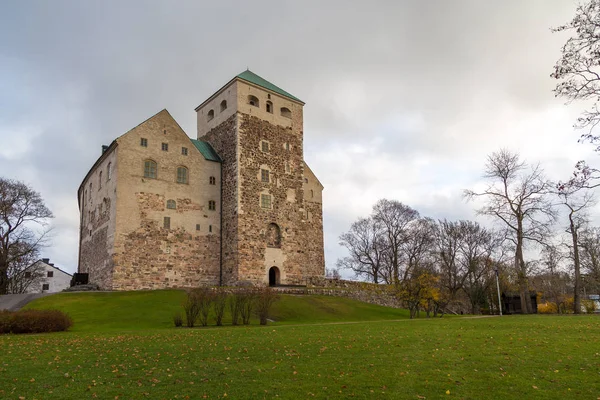 Castillo de Turku. Edificio medieval en la ciudad de Turku en Finlandia . —  Fotos de Stock