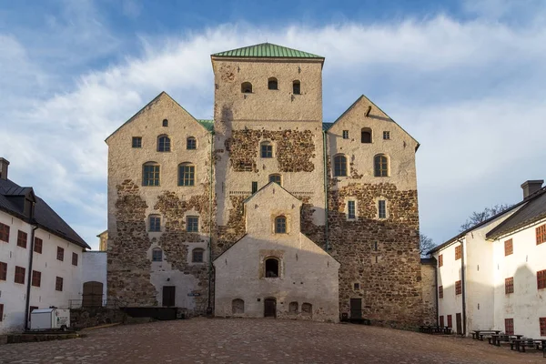 Castillo de Turku. Edificio medieval en la ciudad de Turku en Finlandia . —  Fotos de Stock