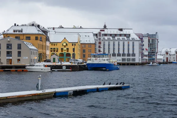 Vista da cidade portuária de Alesund. Centro da cidade . — Fotografia de Stock