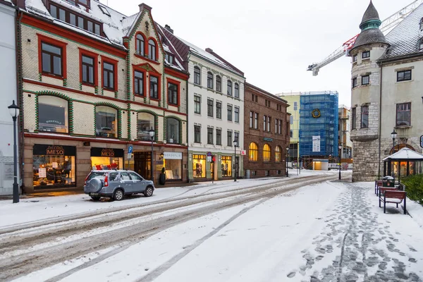 Alesund centro de la ciudad. Paisaje invernal en Noruega . — Foto de Stock