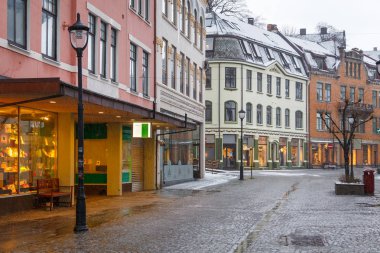 Alesund şehir merkezi. Norveç'te kış manzarası.
