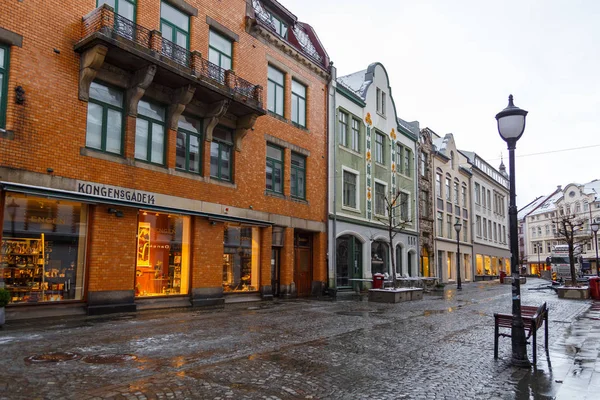 Centrum města Ålesund. Zimní krajina v Norsku. — Stock fotografie