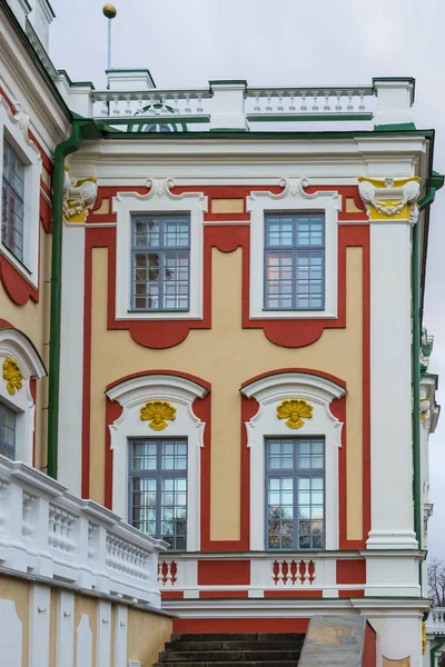 Кардриорг, дворцовый комплекс с летней царской резиденцией . — стоковое фото