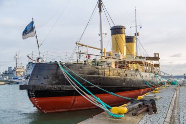 Buzkıran Suur Toll deniz uçağı Harbor.