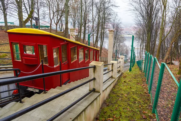 Ferrovia Funicular em Kaunas. O funicular mais antigo da Lituânia . — Fotografia de Stock