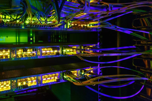 Fiber optik konektör arabirimi. Bilgi teknoloji bilgisayar ağı.