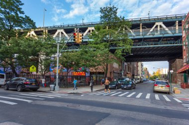 Street aşağı Manhattan Manhattan Köprüsü yakınlarında,
