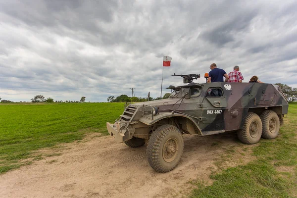 Coche blindado militar, una rueda ligera, Miedzyrzecz, Polonia . —  Fotos de Stock