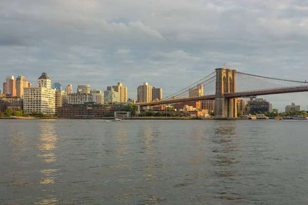 纽约布鲁克林大桥日落景色 — 图库照片