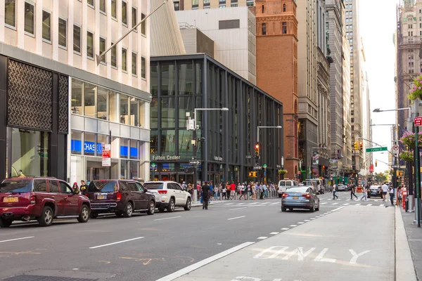 Sokaklar ve gökdelenler içinde merkezi new York city Wall Street yakınındaki.