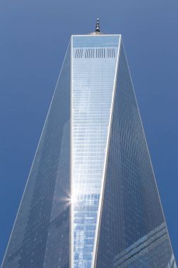 Sokak perspektif New Yorker cam binalar.