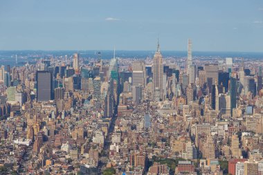 Manhattan siluetinin havadan görünümü gün güneşli yaz.