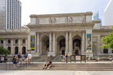 Bryant Park, Manhattan 'daki New York Halk Kütüphanesi Ana Şubesi.