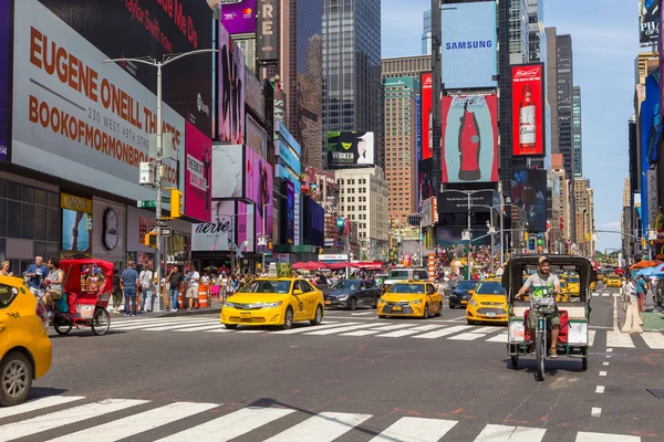 People at Times Square in New York. — Stock Photo, Image