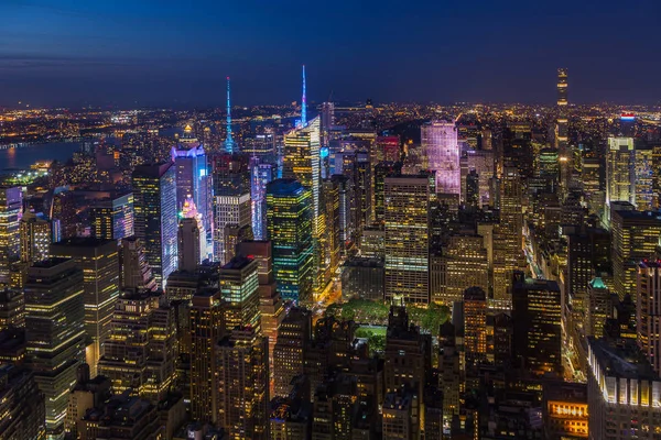 Aerial view of Manhattan at night, New York. — Stock Photo, Image