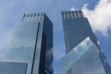 Sokak perspektif New Yorker cam binalar, New York.