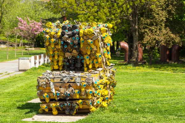 Sculpture imitating an armchair in the garden, Sofia, Bulgaria. — Stockfoto