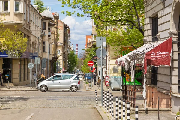 Mercedes coche en la calle Budapeshta, Sofía, Bulgaria . — Foto de Stock