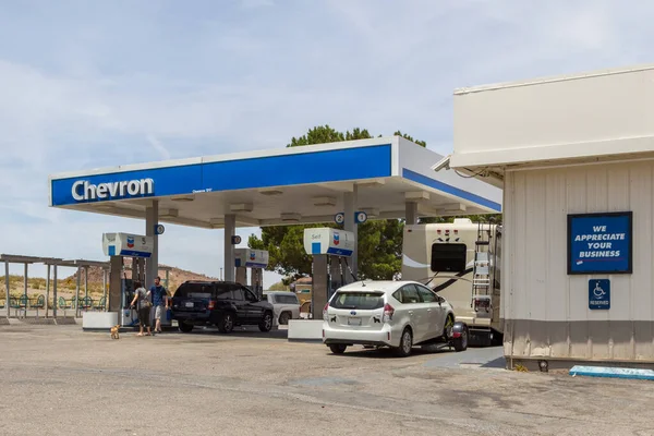 Chevron gas station, Newberry Springs, California, USA. — Stock Photo, Image