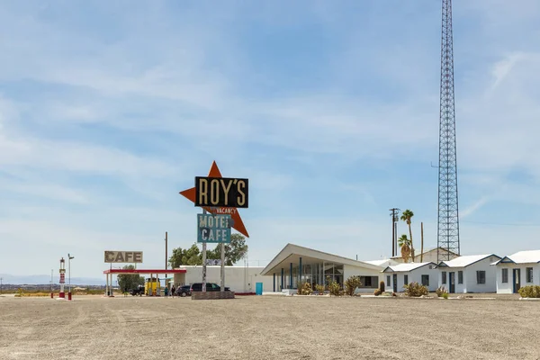 Distributore di benzina e Cafe sulla Route 66, Amboy, USA . — Foto Stock