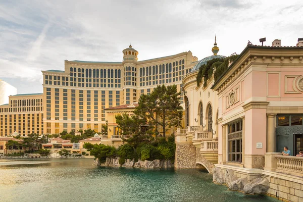 Bellagio Hotel e lagoa em Las Vegas Boulevard, Las Vegas, EUA . — Fotografia de Stock