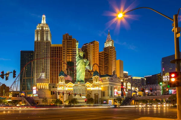 View of hotels and cassino, glass skyscrapers at Las Vegas Boulevard, Nevada, USA. — Stock Photo, Image
