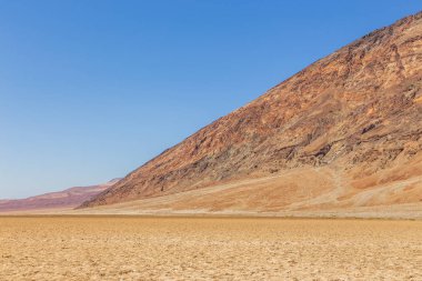 Ölüm Vadisi Ulusal Parkı 'ndaki tuz tepsisi manzarası, Kaliforniya, Usa.