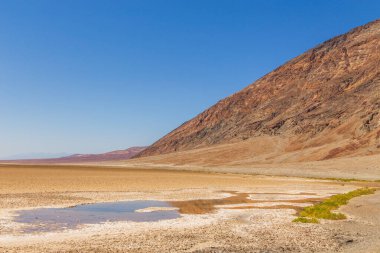 Ölüm Vadisi Ulusal Parkı 'ndaki tuz tepsisi manzarası, Kaliforniya, Usa.